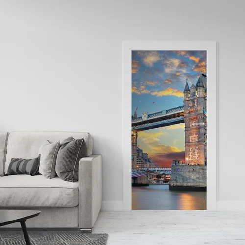 Zjawiskowy Tower Bridge w nocy