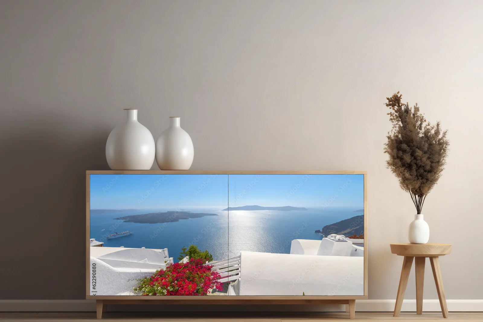 Panoramiczny widok Santorini z morskimi akcentami