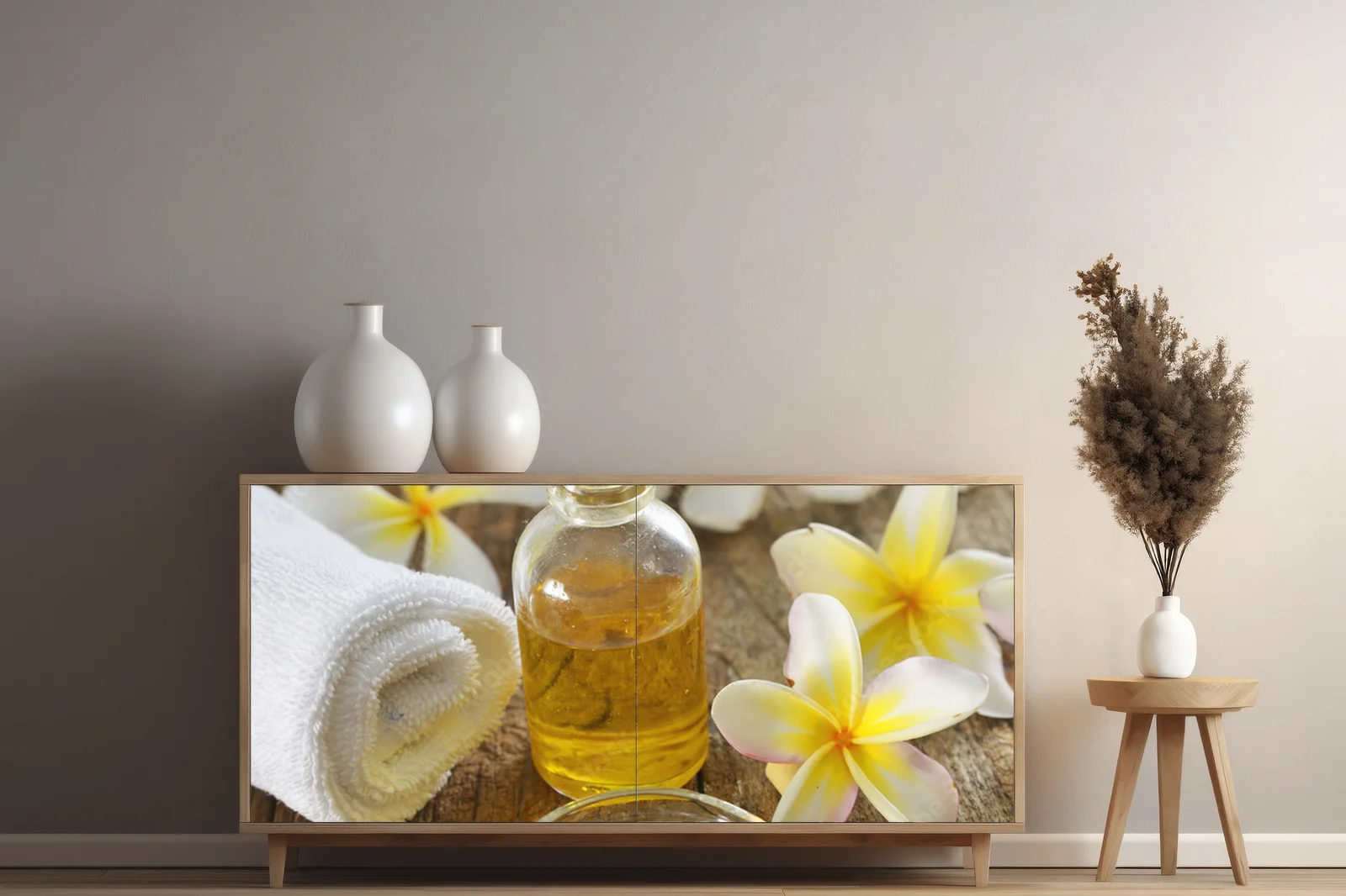 Tropikalna harmonia – frangipani w pastelowej scenerii