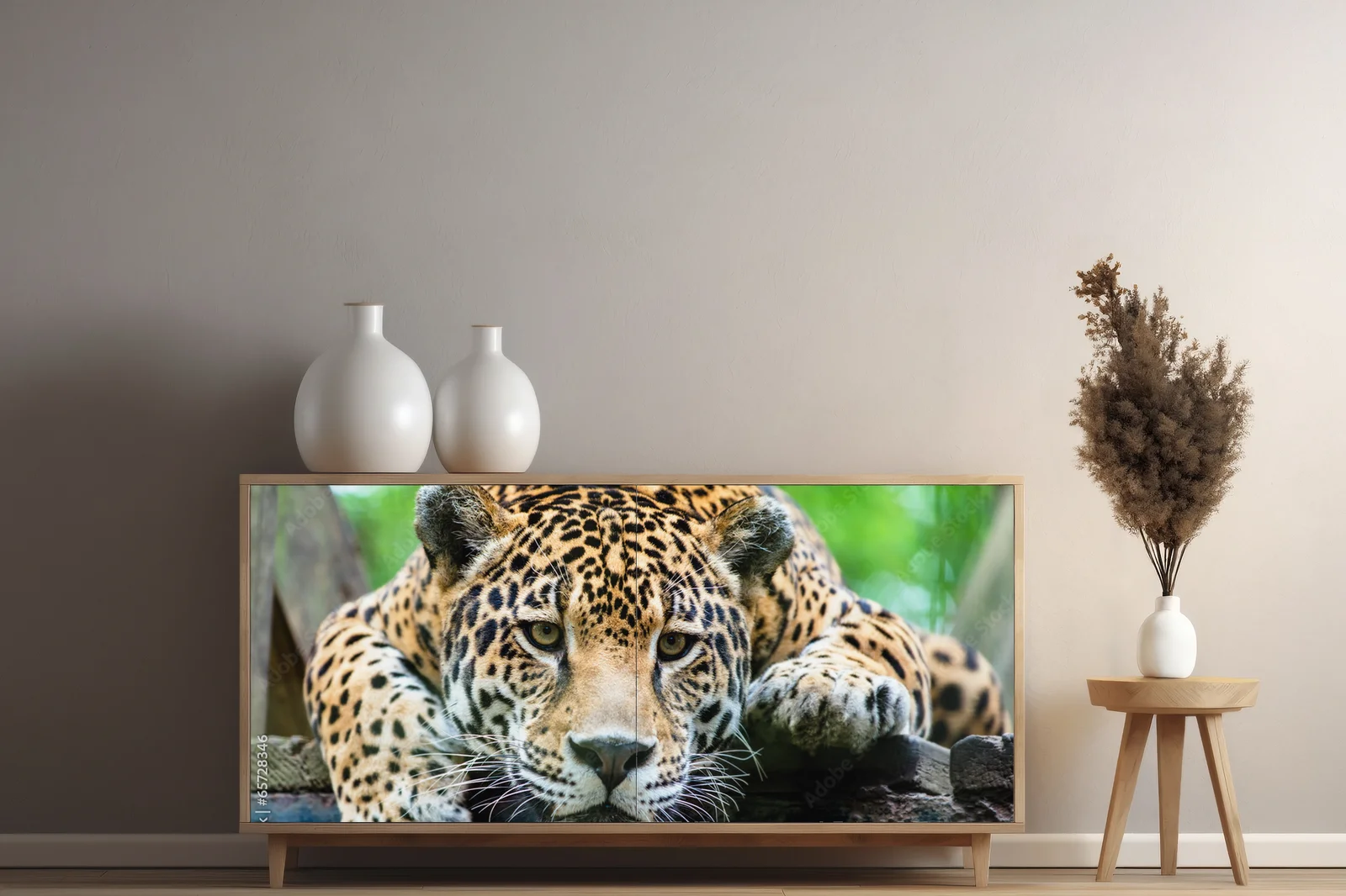 Kuszący portret jaguara w leśnej głuszy