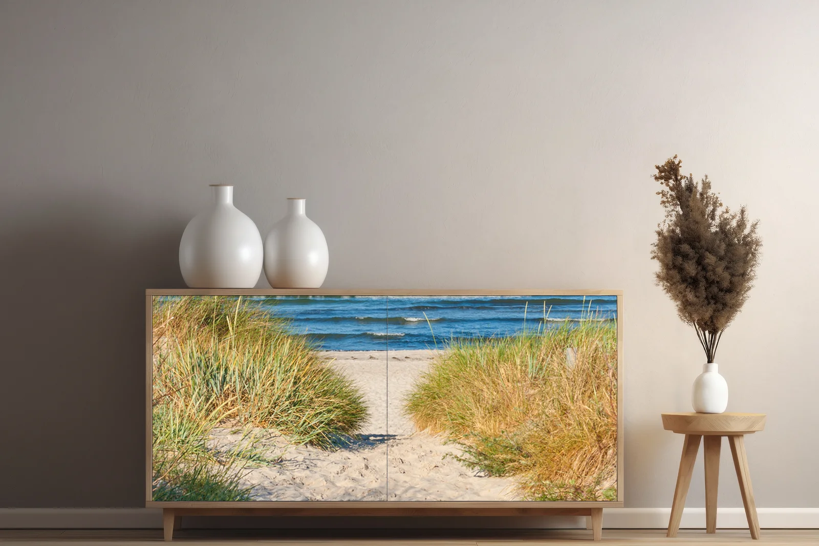Przytulny dostęp do plaży w pastelowych odcieniach