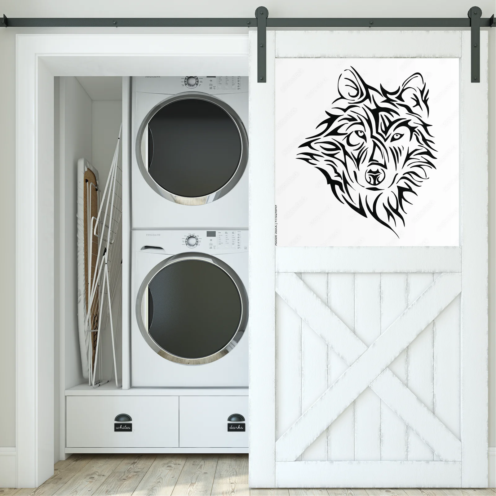 Fierce Wolf Emblem in Striking Black and White