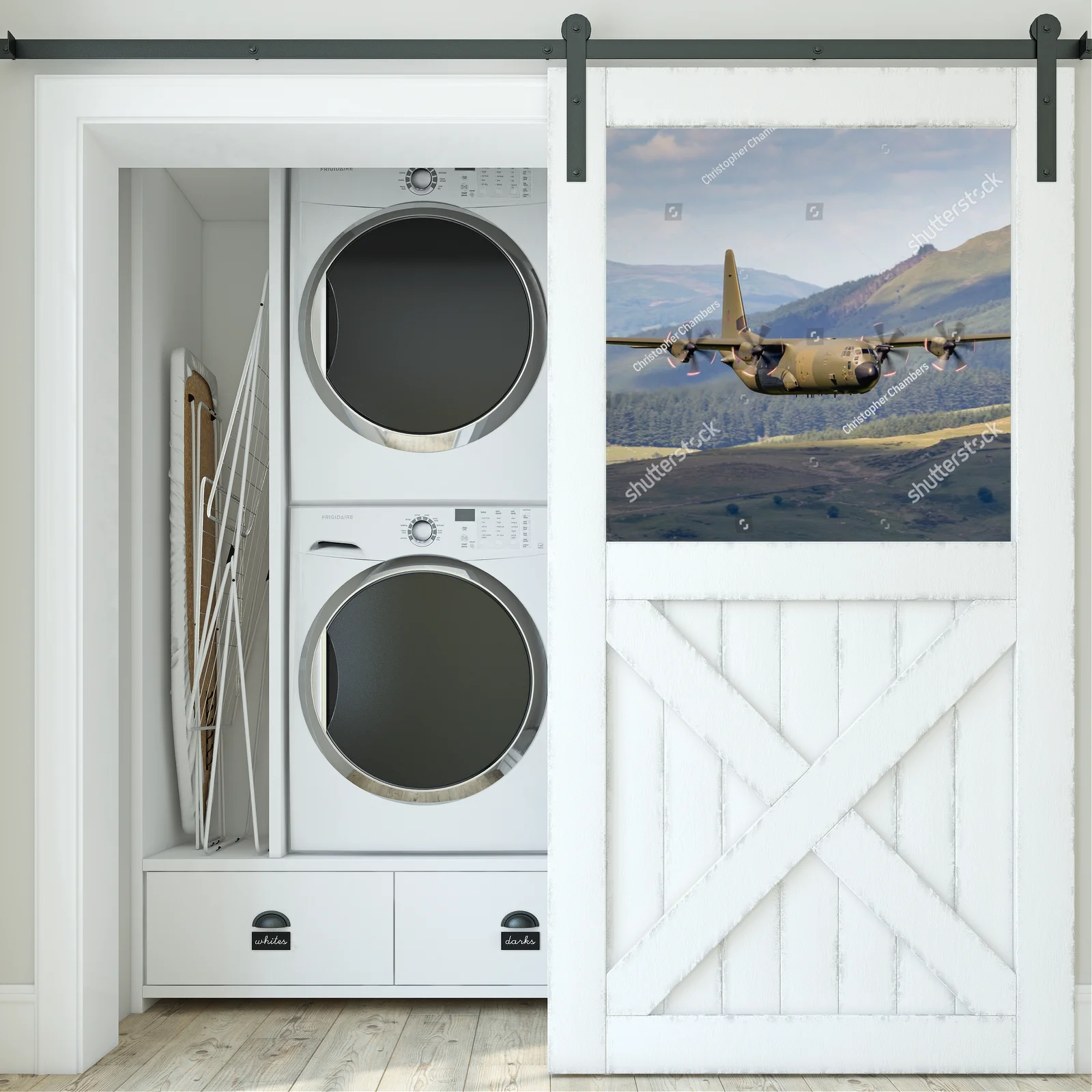 Zielony Lockheed C-130 Hercules nad malowniczym krajobrazem