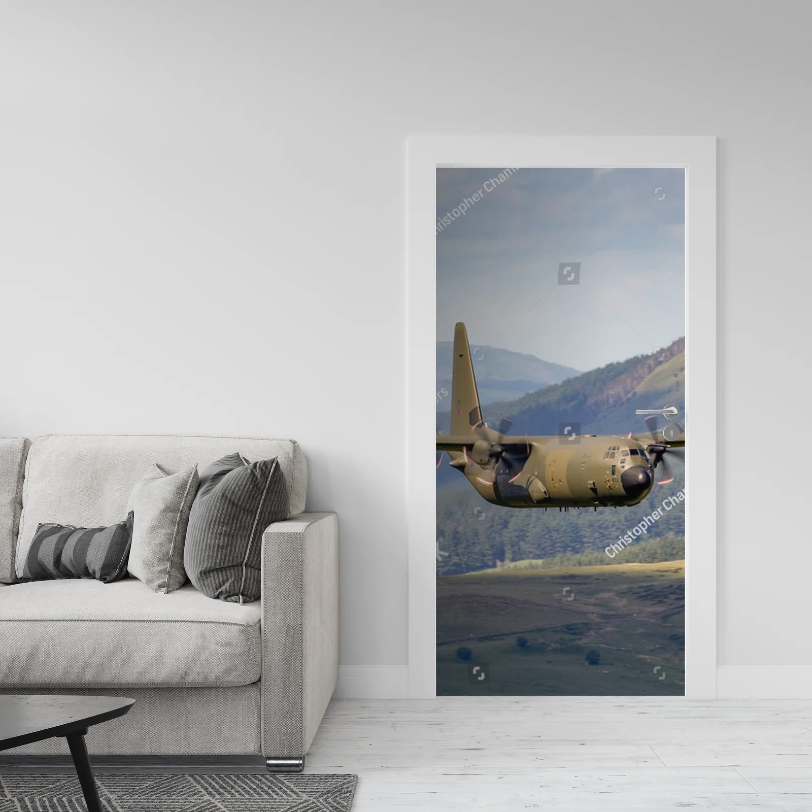 Zielony Lockheed C-130 Hercules nad malowniczym krajobrazem