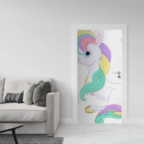 Magiczny tęczowy pony w baśniowej aranżacji