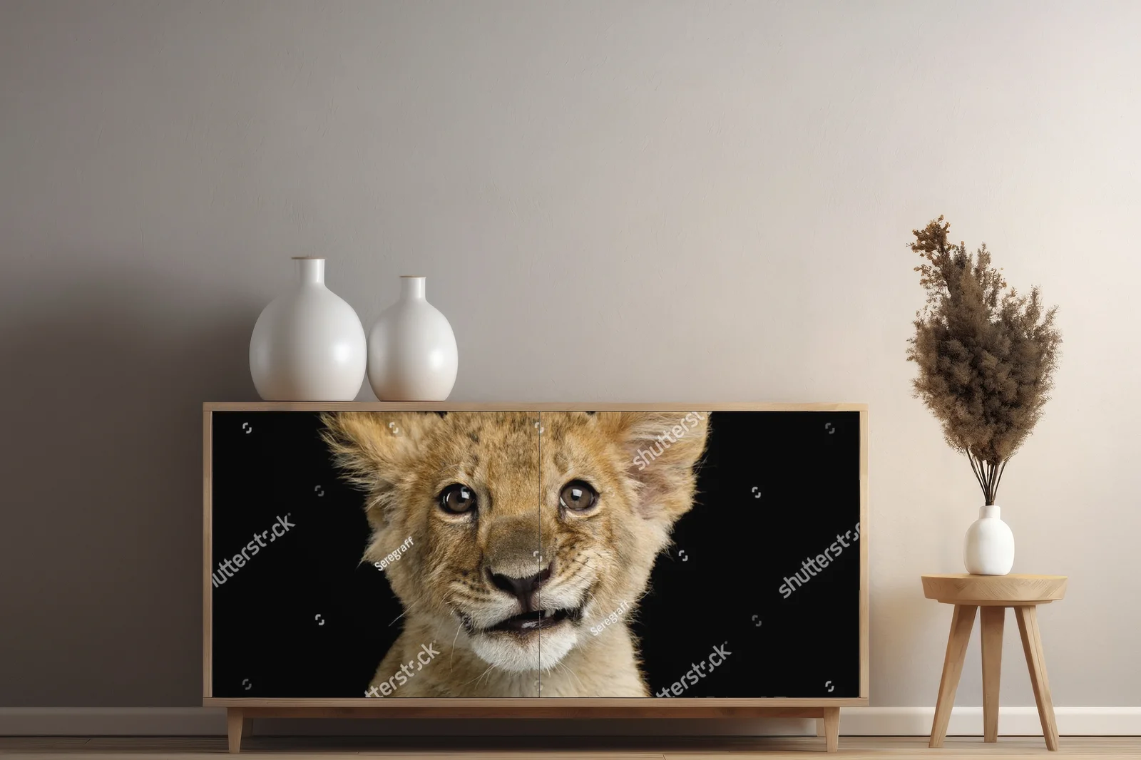 Rozkoszny portret lwiego szczeniaka na czarnym tle