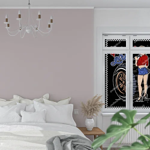 Energiczna pin-up dziewczyna na tle motocyklowego szaleństwa