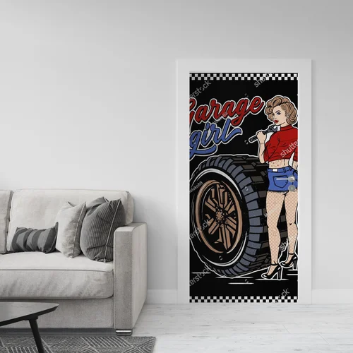 Energiczna pin-up dziewczyna na tle motocyklowego szaleństwa