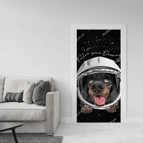 Zabawny jamnik w retro hełmie astronauty