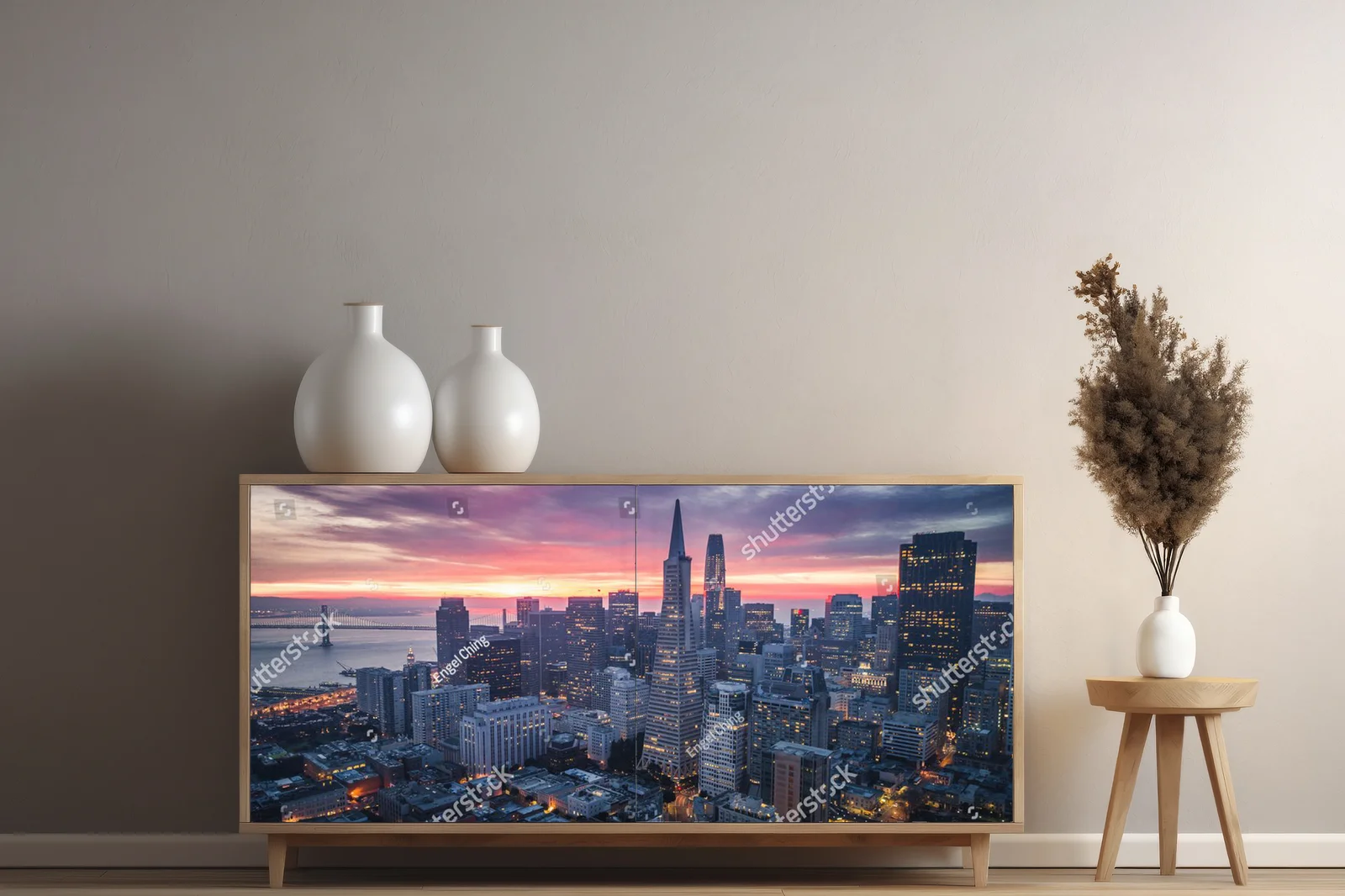 San Francisco Skyline o poranku z dramatycznymi chmurami