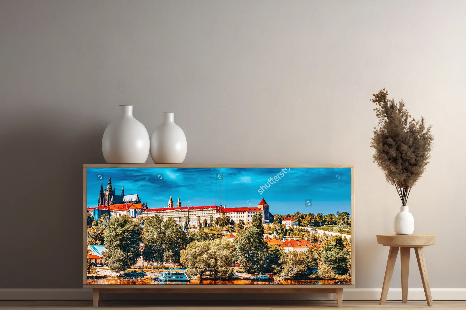 Malowniczy widok na Zamek Praski z nad Wełtawy