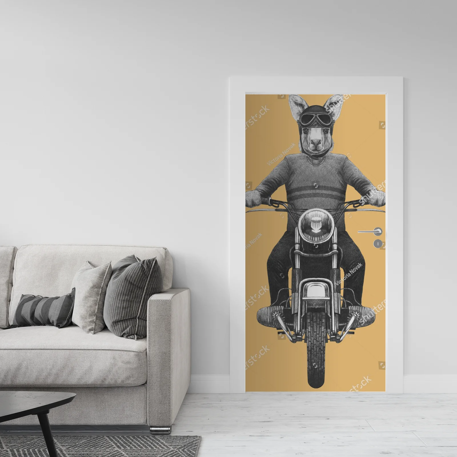 Kangur na motocyklu w miodowych odcieniach