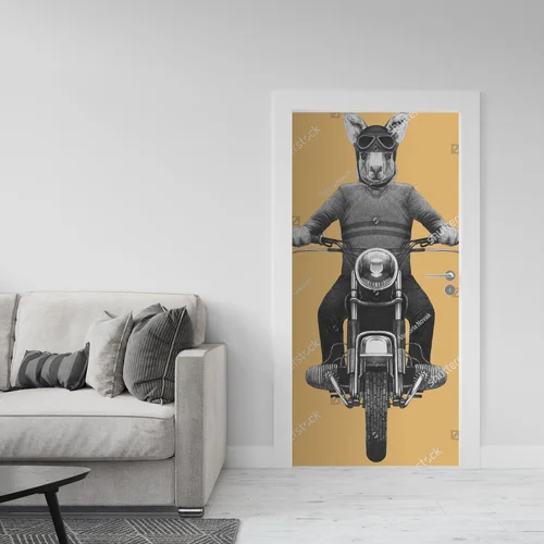 Kangur na motocyklu w miodowych odcieniach