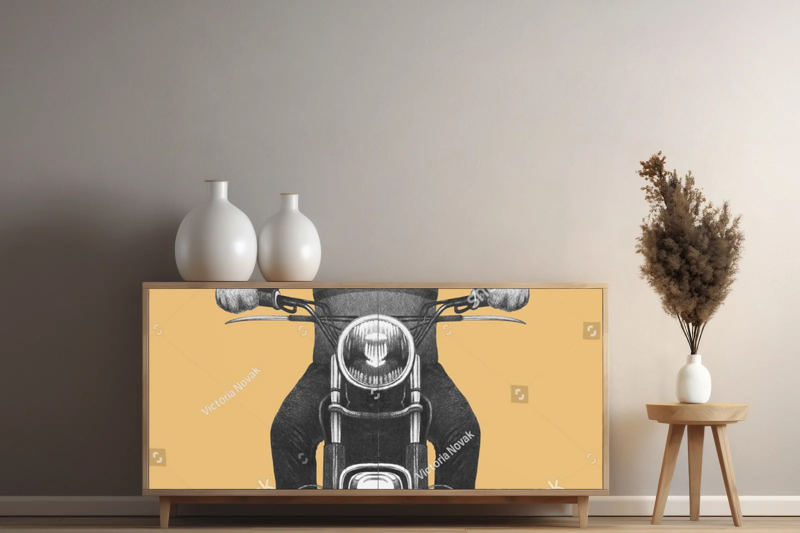 Kangur na motocyklu w miodowych odcieniach